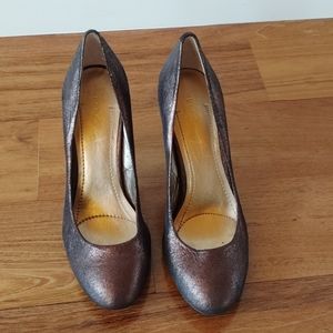 Bcbgeneration bronze pumps